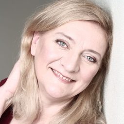 Margareta Pettersson - Peas & Whiskers演員 飾演Ullabritt