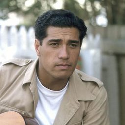 Clint Eruera 飾演 Sonny Heke