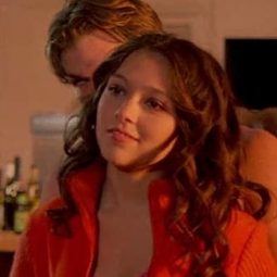 霍莉·湯恩 - Task Force 2001演員 飾演Catherine