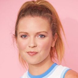 Revell Carpenter 飾演 Jessie