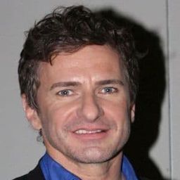 達米安·德蒙特瑪斯 飾演 Adam