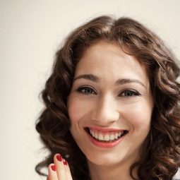 蕾吉娜·史派克特 - 峽谷中的回音演員 飾演Self