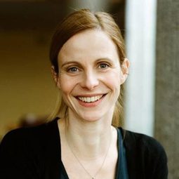 Julia Jäger - 最後一個東德人演員 飾演Manuela