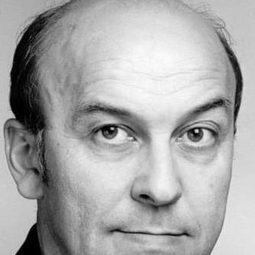 Patrick Paroux 飾演 Momo, le portier (voice)