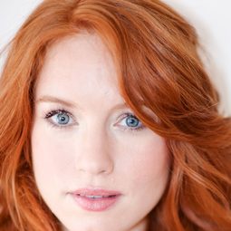 瑪莉亞·賽耶 飾演 Wyoma