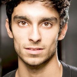 Eben Figueiredo 飾演 Christian