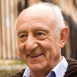 特賽馬·布拉斯柯 - 神聖足球隊演員 飾演Padre Huerto