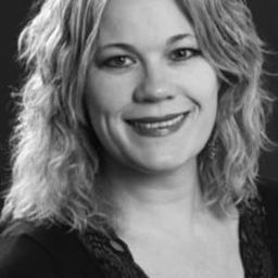 Marika Enstad 飾演 Sponsor Woman