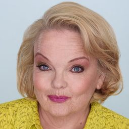 Valorie Hubbard - 嚇嚇朱莉演員 飾演Julie's Mom