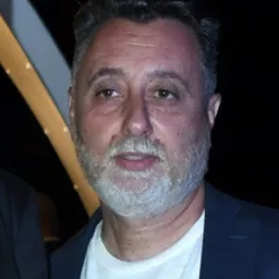 Massimiliano Caroletti 飾演 Gianni