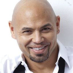 Keith Miller 飾演 Astarotte