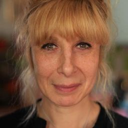 Irène Ismaïloff 飾演 Stéphanie Massoulier