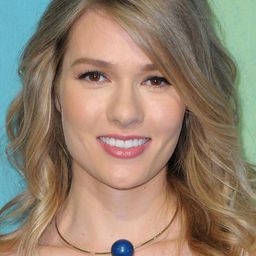 托莉·安德森 飾演 Amelia Hughes