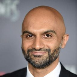 Usman Ally 飾演 Amir Chaudhry