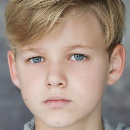 Caleb Johnston-Miller - 街頭舞會演員 飾演Alasdair MacAulay