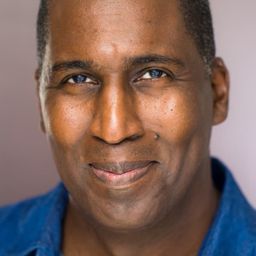 Anthony Holiday 飾演 Bodyguard / Butler