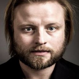 Stéphane Varupenne 飾演 Father