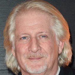 Patrick Sébastien 飾演 Le faux aveugle au café