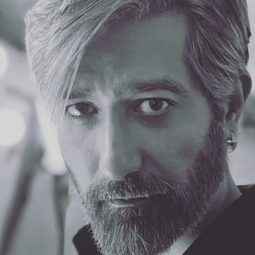 沙塔夫·費加 飾演 Shadek Silver Haired Colonel