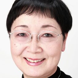 松尾 佳子 - たまゆら～卒業写真～ 第2部 響-ひびき-演員 飾演Fu's Grandmother (voice)