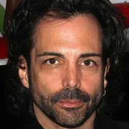 李察·葛瑞柯 - 邪惡園丁演員 飾演Dean