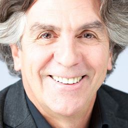 Laurent Imbault 飾演 Darkroom Technician