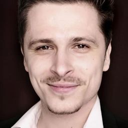 Alexandru Cirneala 飾演 Liviu