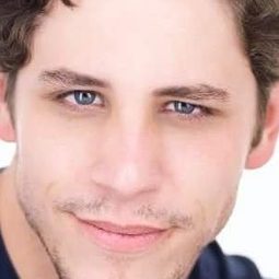 達米安·馬非 飾演 Man in the Mask