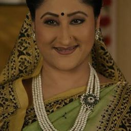 Jayati Bhatia 飾演 Jaggi's Mother