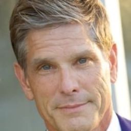 萊頓諾克羅斯 飾演 Mr. Cullinhan