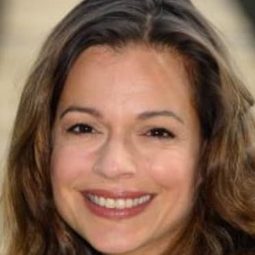 Suzan Anbeh - 再生門演員 飾演Susanne Wiegand