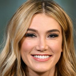 黛兒塔·古德倫 飾演 Self