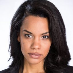 Shellie Sterling - English Estate演員 飾演Amelia