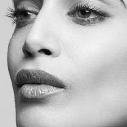 Elishia Perosa 飾演 Katya's Mom (voice)