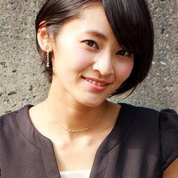 佃井皆美 飾演 Yoko Minato / Kamen Rider Marika