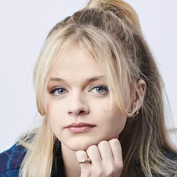 凱莉·羅傑斯 飾演 Chloe Marsh