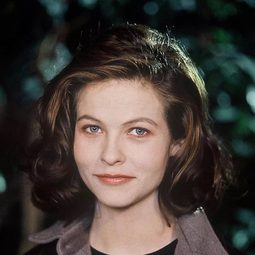 Charlotte Valandrey - Red Kiss演員 飾演Nadia