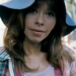 Tomira Kowalik - 養老怨演員 飾演