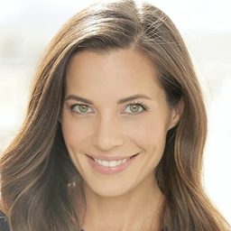 Angie Patterson 飾演 Lana