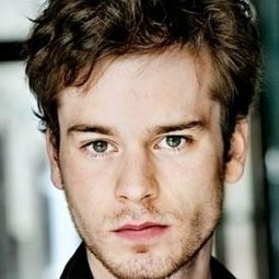 Florian Bartholomäi - 歡樂酒吧演員 飾演Max