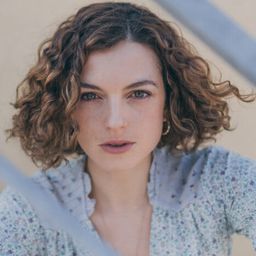 Roberta Riganò - 夜幕降臨之前演員 飾演Elena Brancati