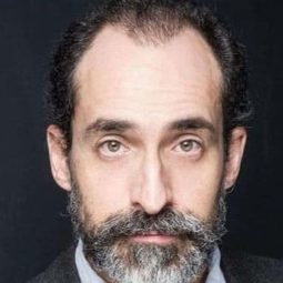 布魯諾·畢齊 飾演 Toto (voice)