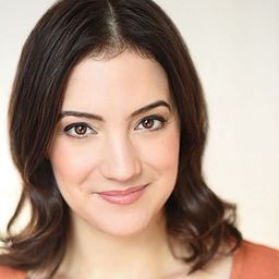 Jaclyn Hennell 飾演 Madeline