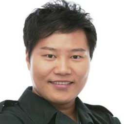 Keiji Hirai 飾演 Alex (voice)