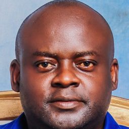 Roy Chisha 飾演 Uncle Fred