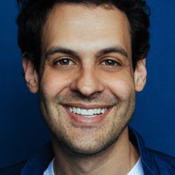 Andrew Leeds 飾演 Greg