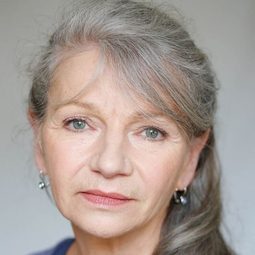 Anouchka Csernakova 飾演 Old Lady