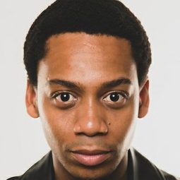 Sechaba Ramphele - Love on Safari演員 飾演Artie's Assistant