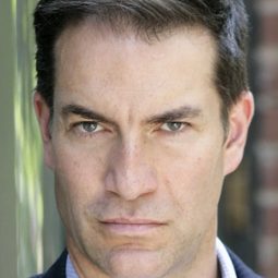 傑里米·荷姆 - 驚弓之島演員 飾演Kurt