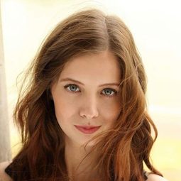 Sarah Louise Madison 飾演 Allison